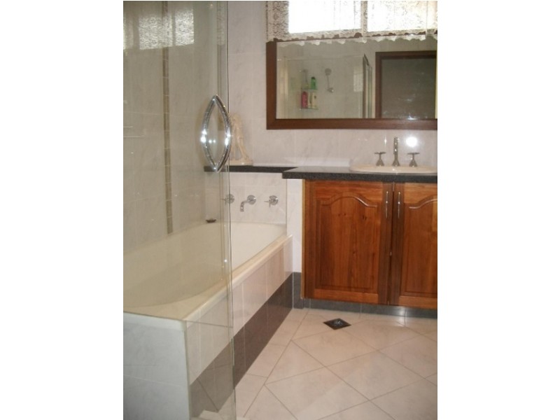 823 Golflinks Terrace, Albury NSW 2640