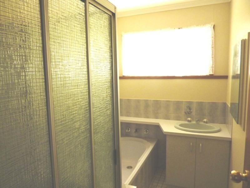 146 Hume Street, Howlong NSW 2643