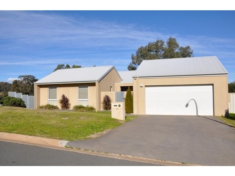 37 Newton Circuit, Thurgoona, Albury NSW 2640