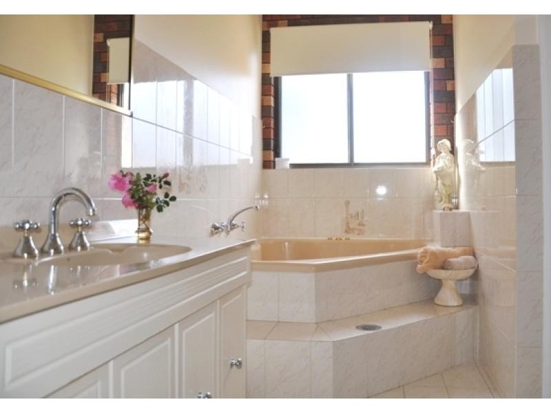 387 Woodstock Court, Albury NSW 2640