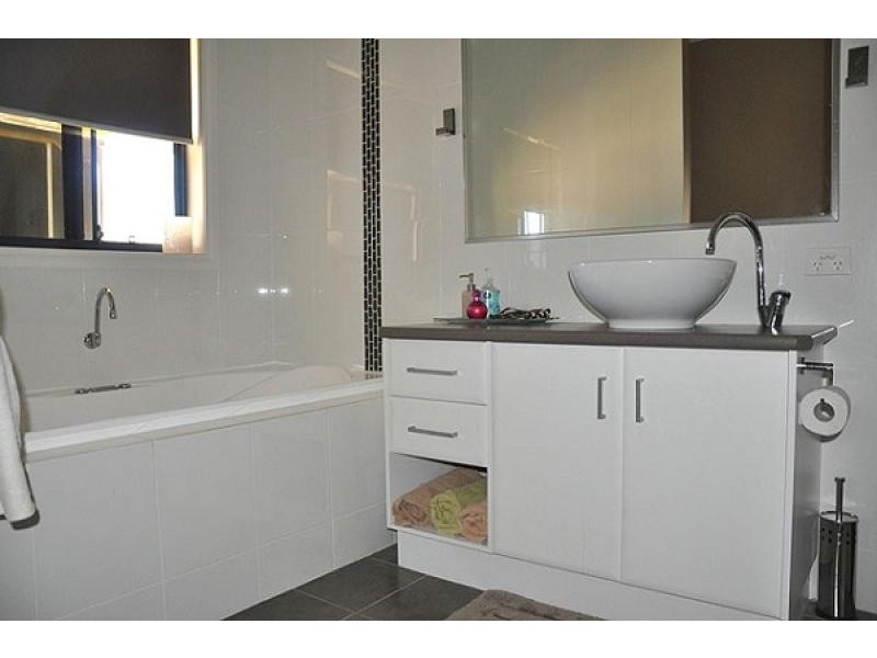 6 Swallow Lane, Jindera NSW 2642