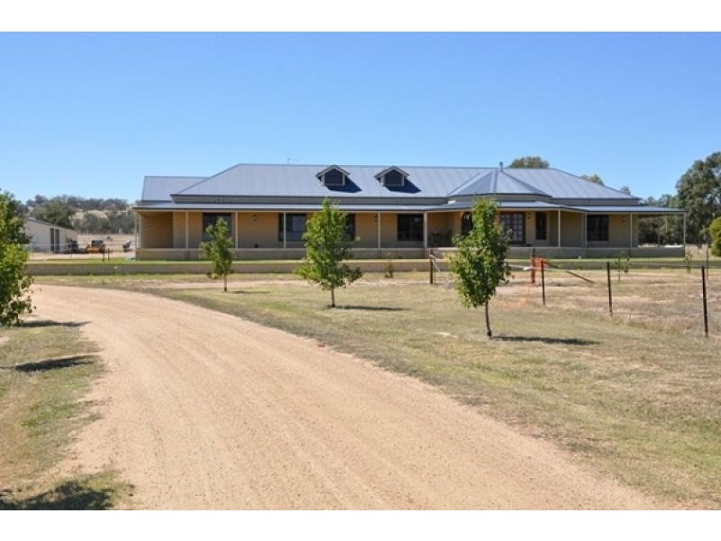 6 Swallow Lane, Jindera NSW 2642