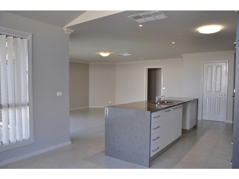 14 Bullfrog Court, Thurgoona, Albury NSW 2640