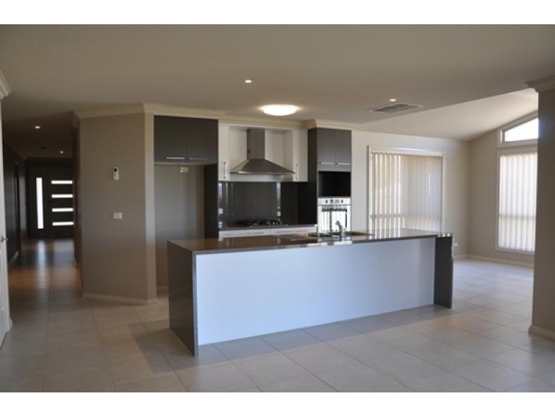 14 Bullfrog Court, Thurgoona, Albury NSW 2640