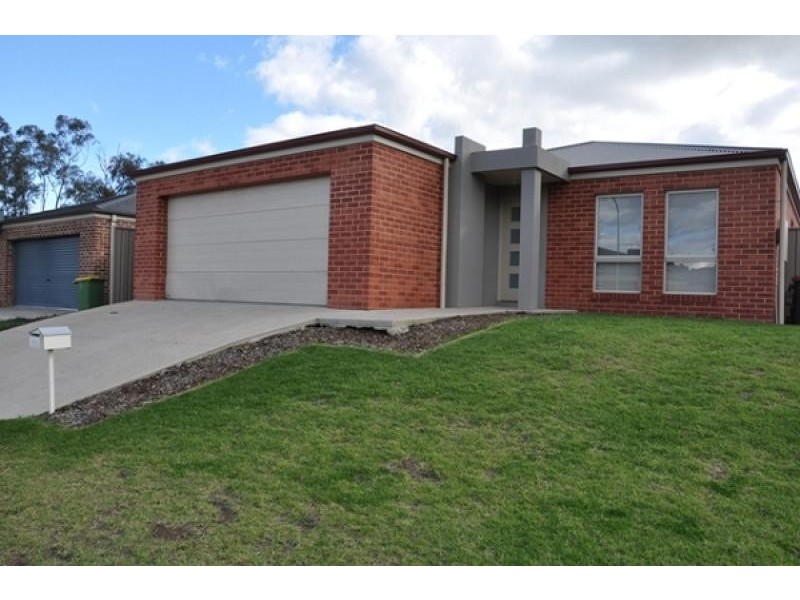 11 Chafia Place, Lavington, Albury NSW 2640
