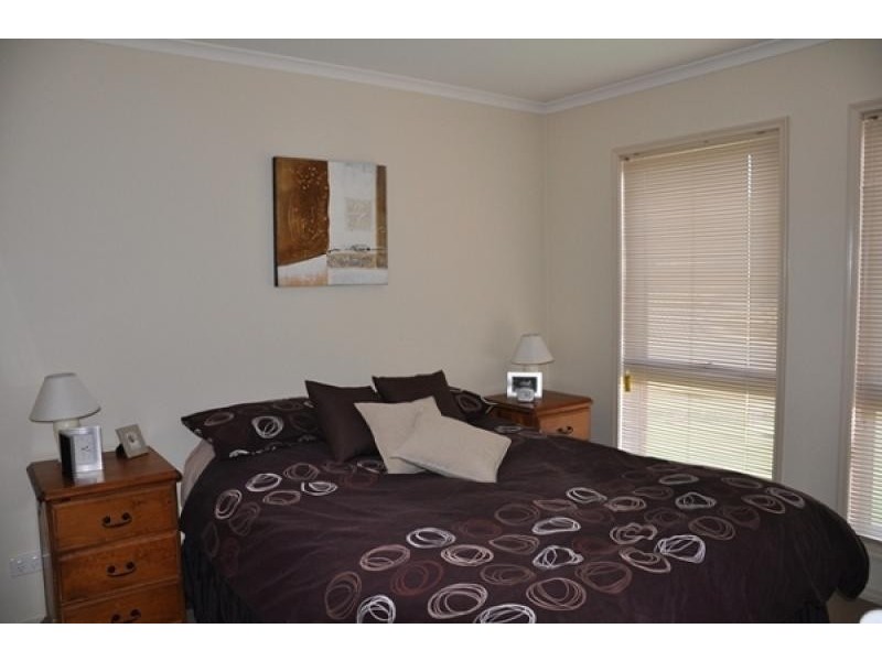 11 Chafia Place, Lavington, Albury NSW 2640