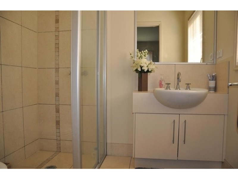 11 Chafia Place, Lavington, Albury NSW 2640