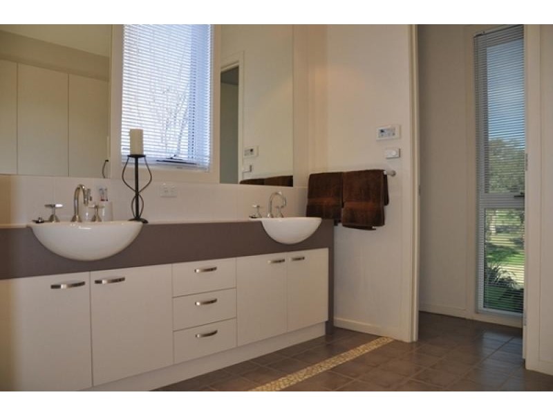 37 Newton Circuit, Thurgoona, Albury NSW 2640