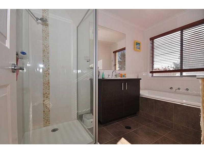 17 Jacob Street, Burrumbuttock NSW 2642