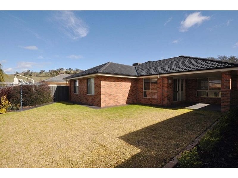 26 Peards Drive, Albury NSW 2640