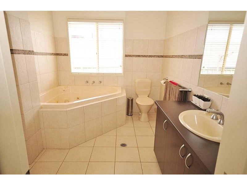 4 Grandeur Place, East Albury NSW 2640