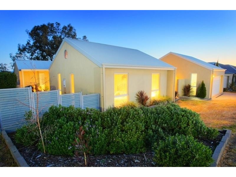37 Newton Circuit, Thurgoona NSW 2640