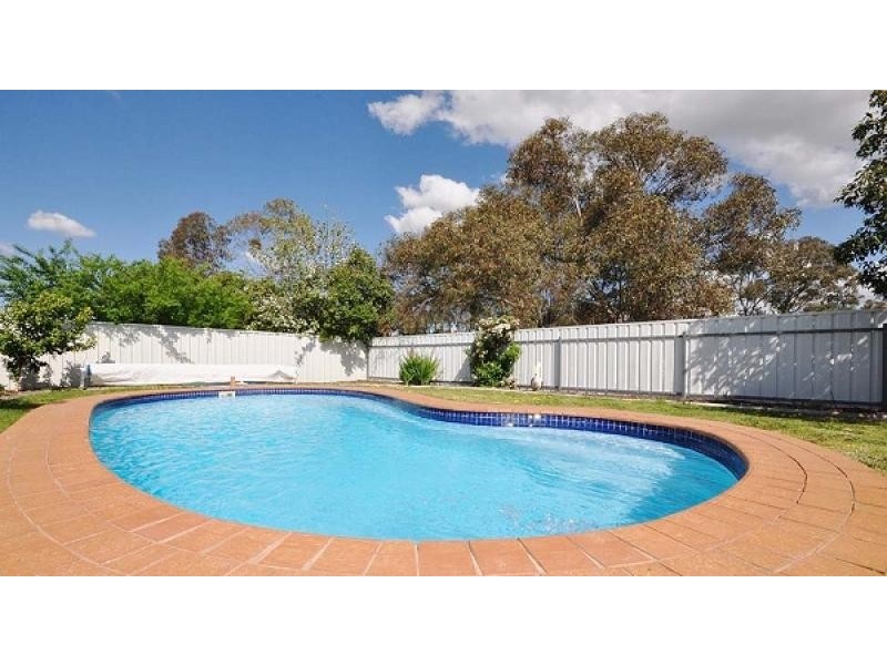 25 Neptune Drive, Lavington NSW 2641