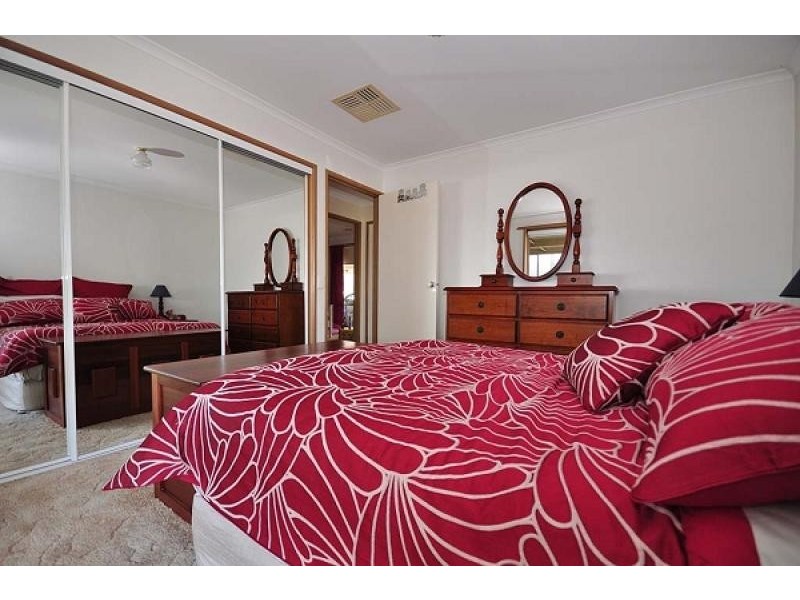 25 Neptune Drive, Lavington NSW 2641