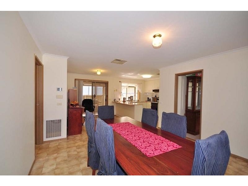 25 Neptune Drive, Lavington NSW 2641