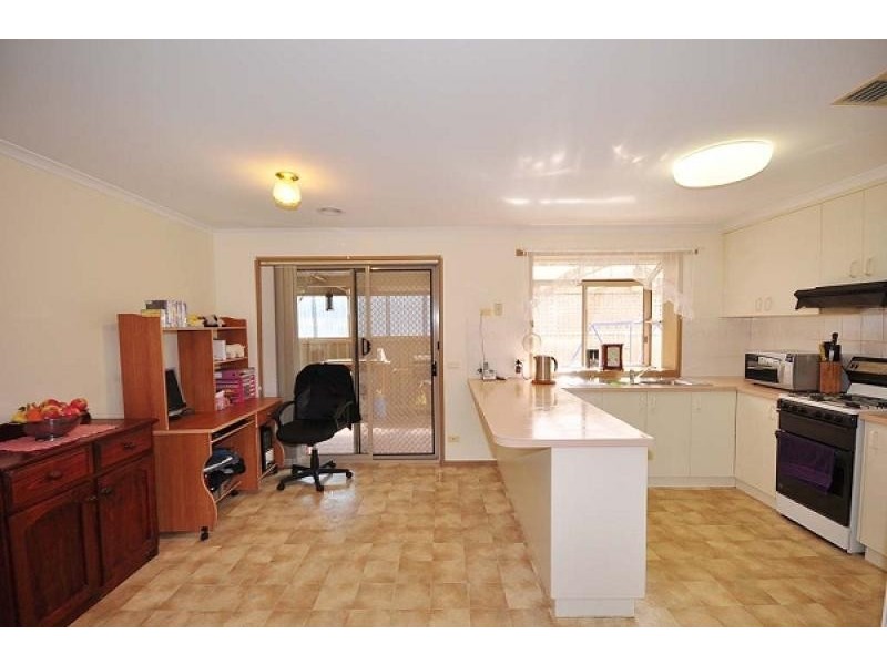 25 Neptune Drive, Lavington NSW 2641