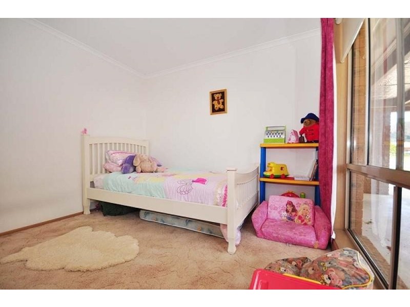 25 Neptune Drive, Lavington NSW 2641