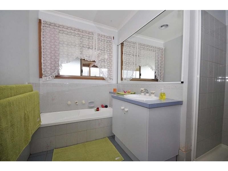 25 Neptune Drive, Lavington NSW 2641