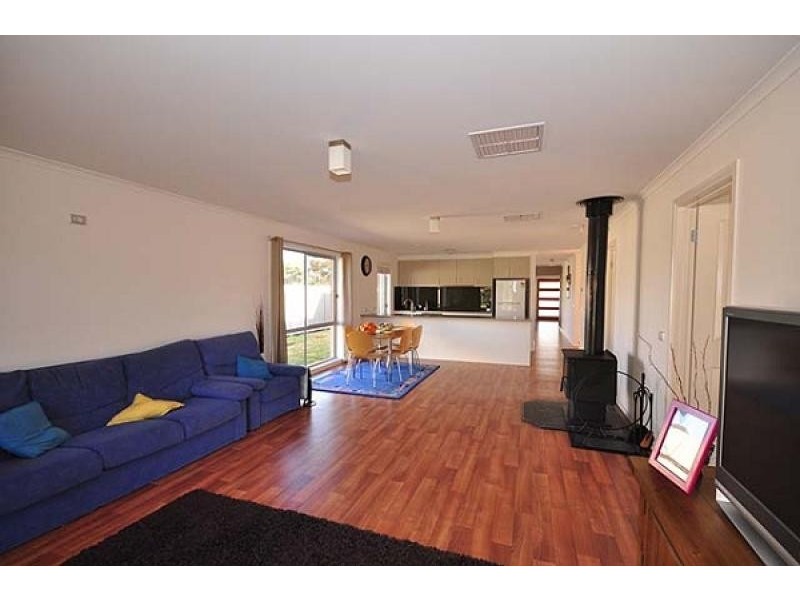 17 Jacob Street, Burrumbuttock NSW 2642