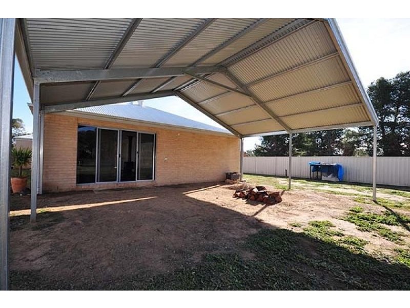 17 Jacob Street, Burrumbuttock NSW 2642