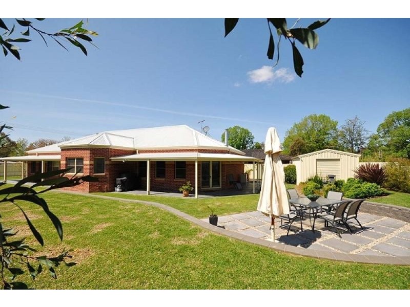 103 Hume Street, Howlong NSW 2643