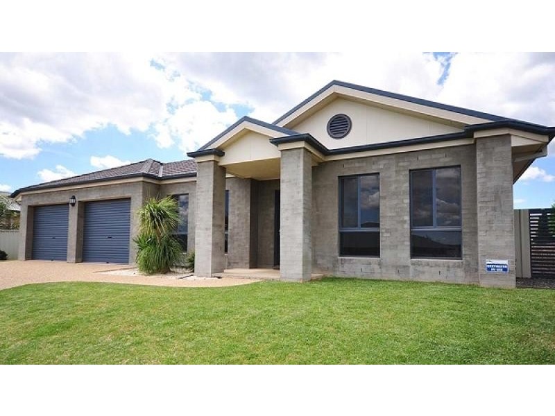 15 Newton Circuit, Thurgoona NSW 2640