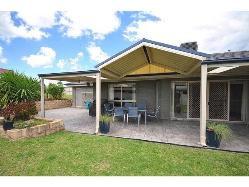 15 Newton Circuit, Thurgoona NSW 2640