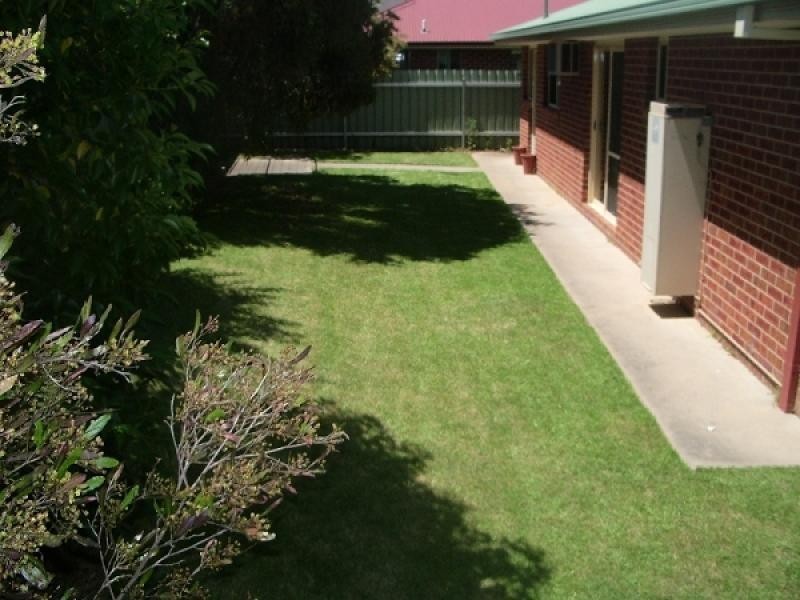 2/519 Lyne Street, Lavington NSW 2641