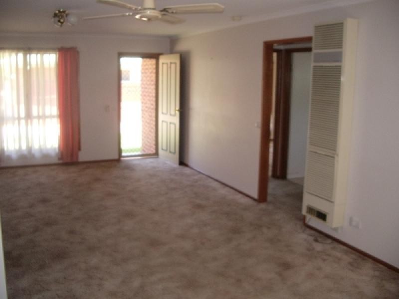 2/519 Lyne Street, Lavington NSW 2641