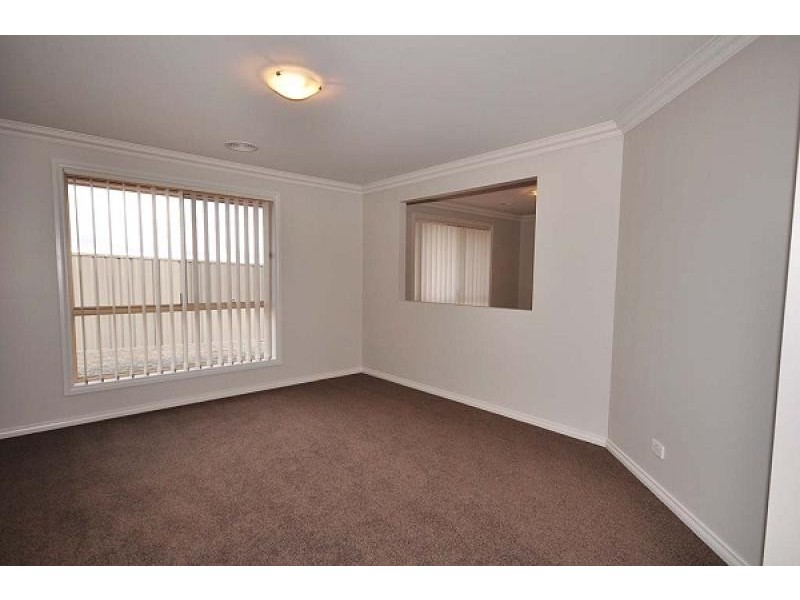 54 Honeyeater Circuit, Mitchell Park, Thurgoona NSW 2640