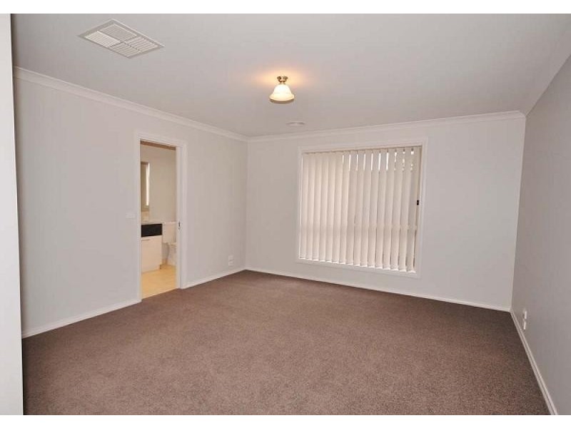 54 Honeyeater Circuit, Mitchell Park, Thurgoona NSW 2640