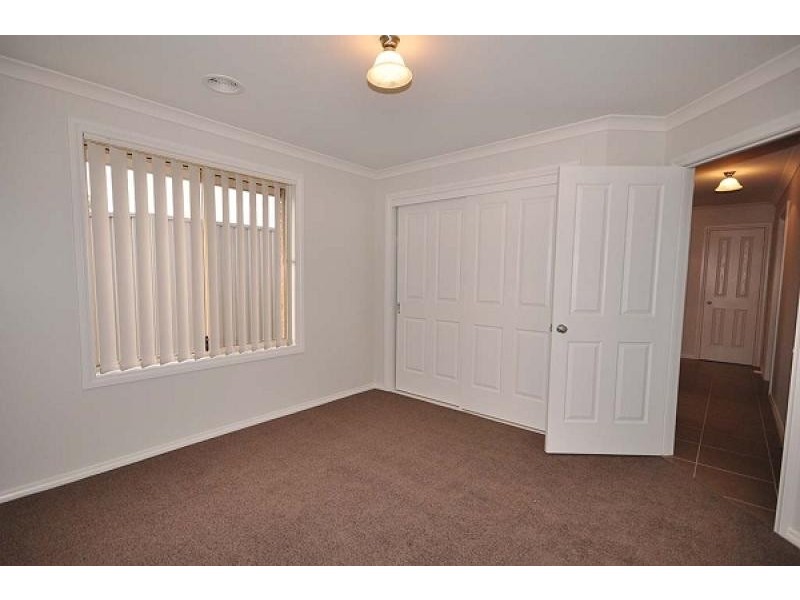 54 Honeyeater Circuit, Mitchell Park, Thurgoona NSW 2640
