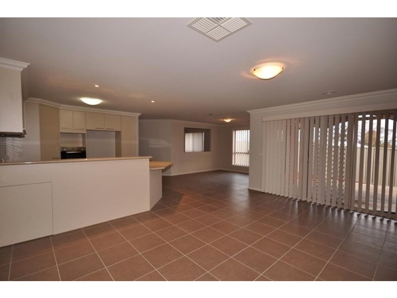 54 Honeyeater Circuit, Mitchell Park, Thurgoona NSW 2640
