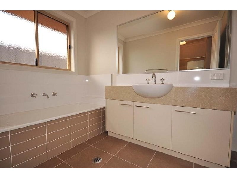 54 Honeyeater Circuit, Mitchell Park, Thurgoona NSW 2640