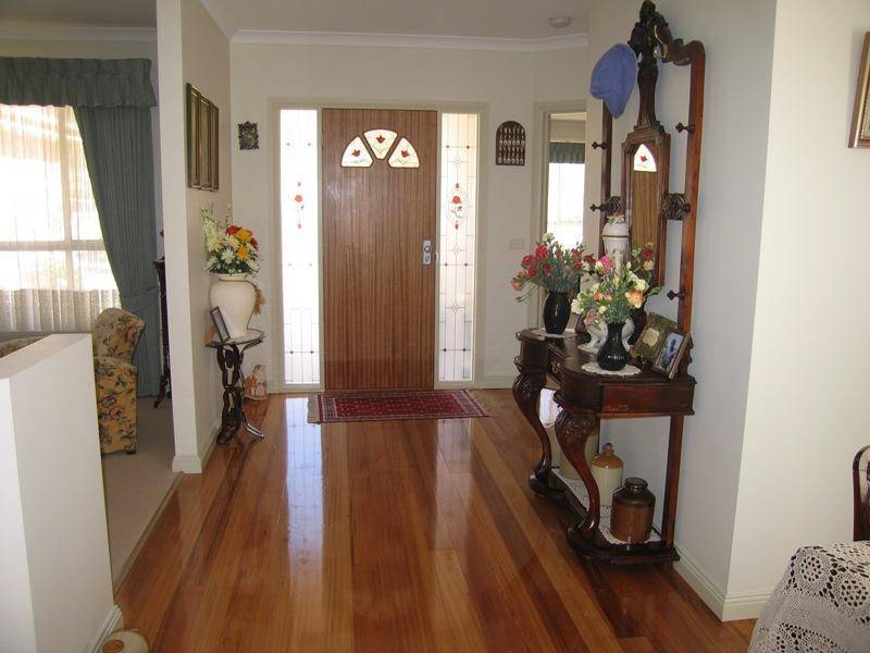 44 BALLARA DRIVE, Wodonga VIC 3690