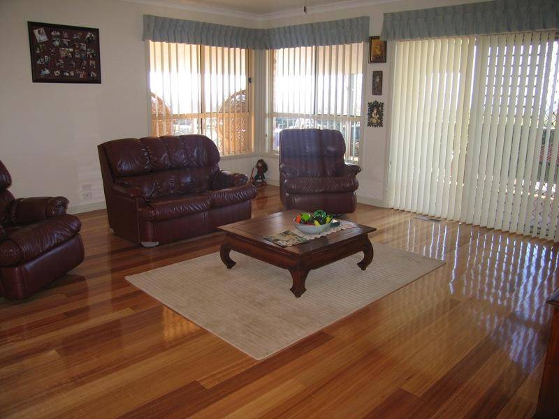 44 BALLARA DRIVE, Wodonga VIC 3690