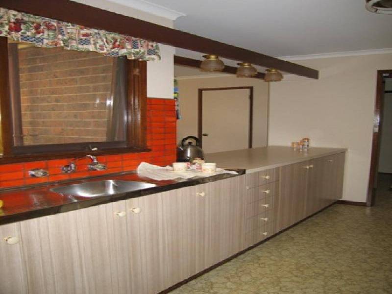 8 FERN AVENUE, Wodonga VIC 3690