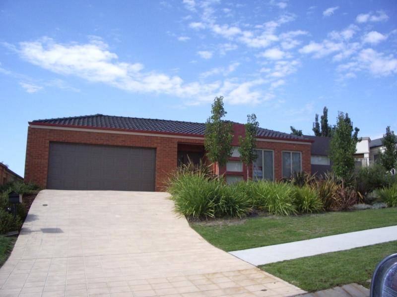 13 BALLARA DRIVE, Wodonga VIC 3690