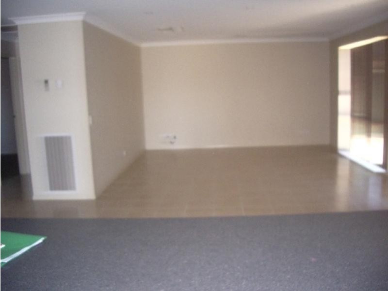 33 LIGHTWOOD DRIVE, Wodonga VIC 3690