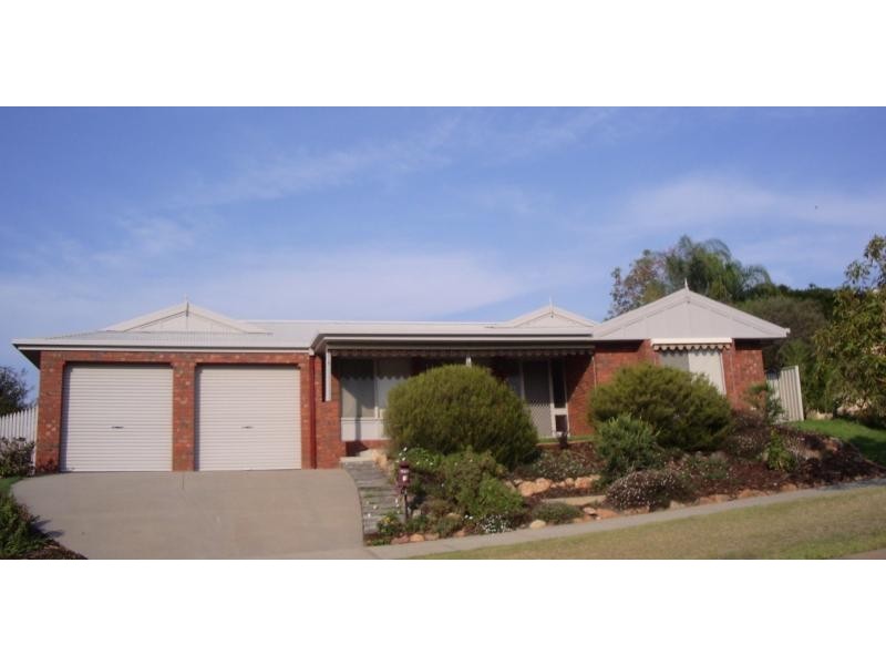 18 PEACOCK AVENUE, Wodonga VIC 3690