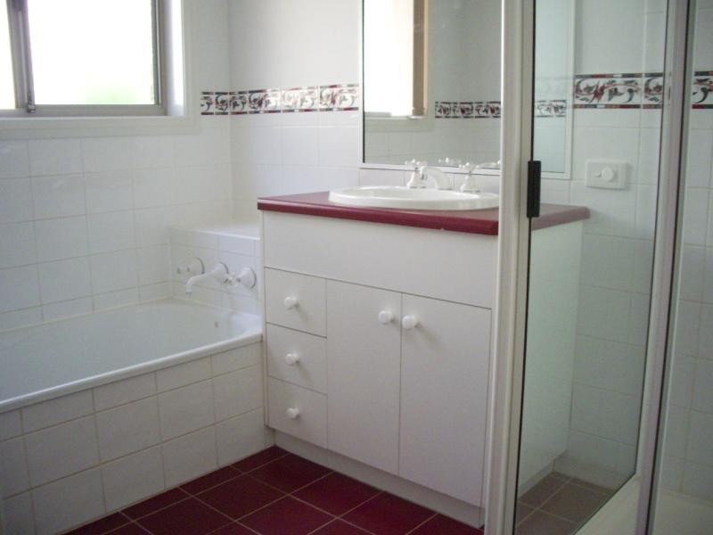 18 PEACOCK AVENUE, Wodonga VIC 3690