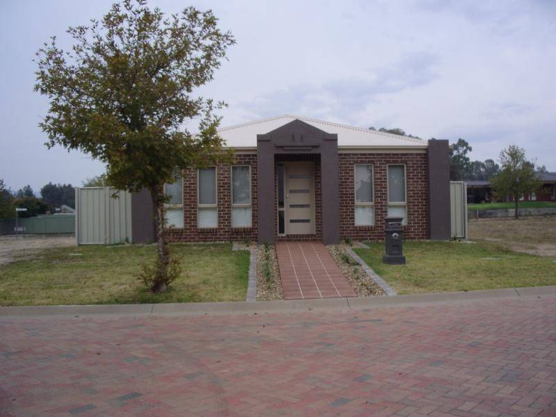 15 OAKMONT CIRCUIT, Wodonga VIC 3690