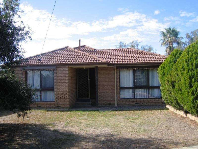 30 SERPENTINE AVENUE, Wodonga VIC 3690