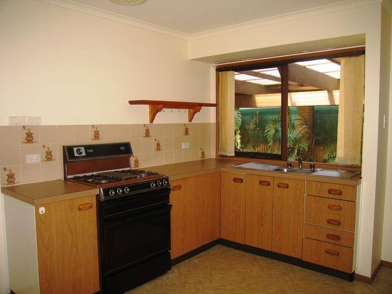 30 SERPENTINE AVENUE, Wodonga VIC 3690