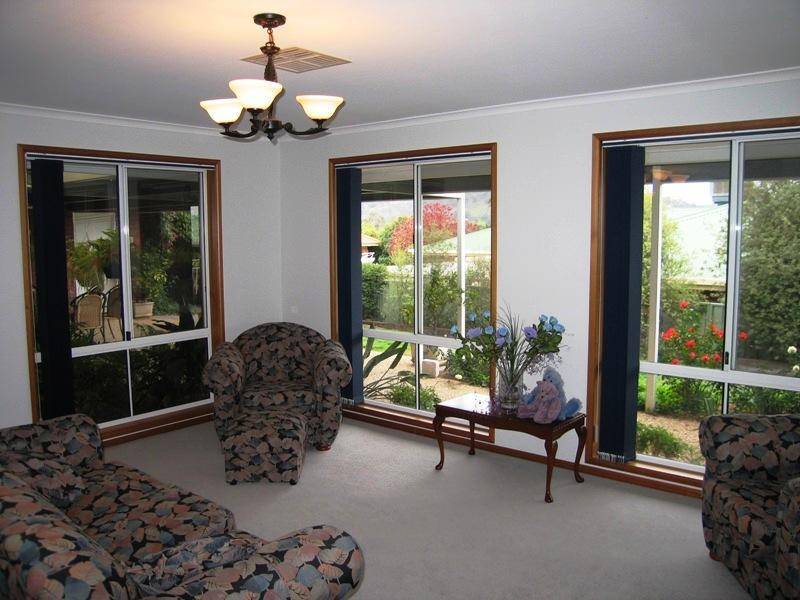 1 FALCON CIRCUIT, Wodonga VIC 3690