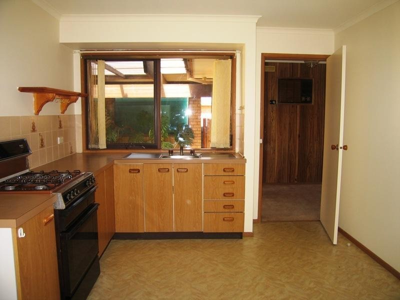 30 SERPENTINE AVENUE, Wodonga VIC 3690