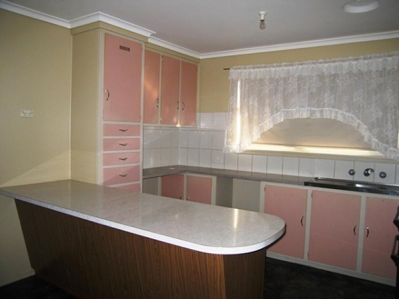 16 PRAGUE AVENUE, Wodonga VIC 3690