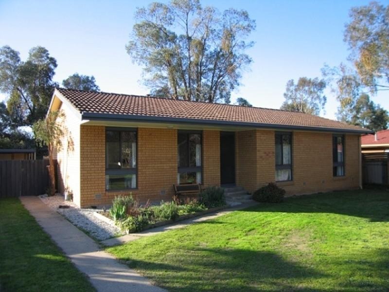 8 WILTSHIRE CRESCENT, Wodonga VIC 3690