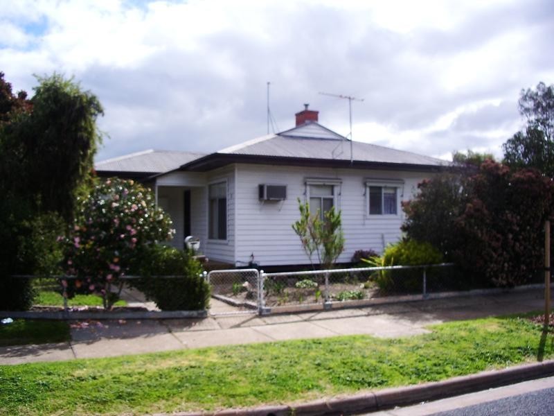2 POLLARD STREET, Wodonga VIC 3690