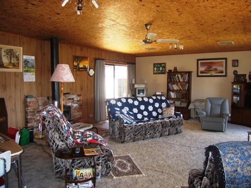 64 MICHELLE DRIVE, Kiewa VIC 3691